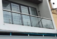 7 Mẫu Lan can kính cường lực giá rẻ ấn tượng nhất 2023