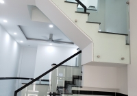 Cầu Thang Kính Cường Lực – Xu Hướng Thiết Kế Cầu Thang Kính Hiện Đại