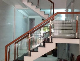 Cầu thang kính cường lực giá bao nhiêu? Có mắc không?