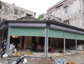 Cửa cuốn kéo tay giá bao nhiêu?