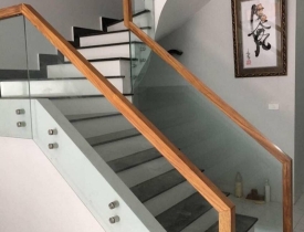 Lưu ý khi tìm đơn vị thi công lan can kính cường lực cách nhiệt