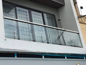 7 Mẫu Lan can kính cường lực giá rẻ ấn tượng nhất 2023