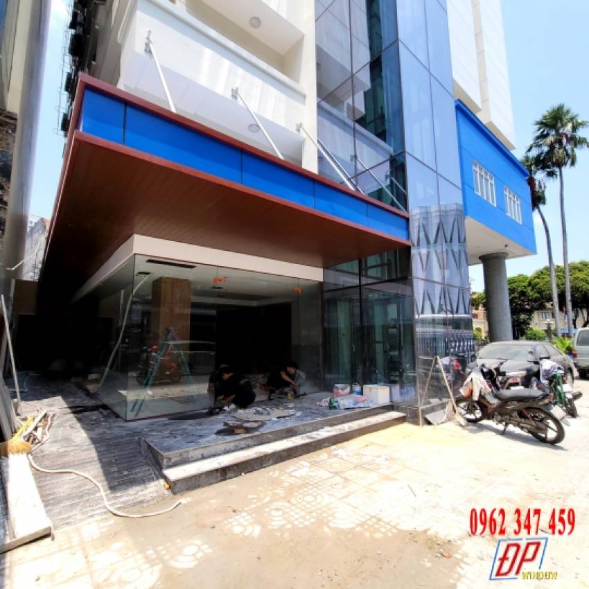 THI CÔNG KÍNH CƯỜNG LỰC