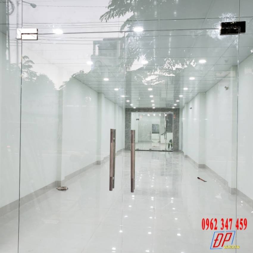 THI CÔNG KÍNH CƯỜNG LỰC