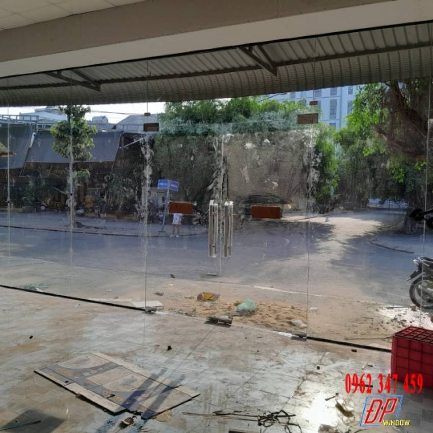 THI CÔNG KÍNH CƯỜNG LỰC