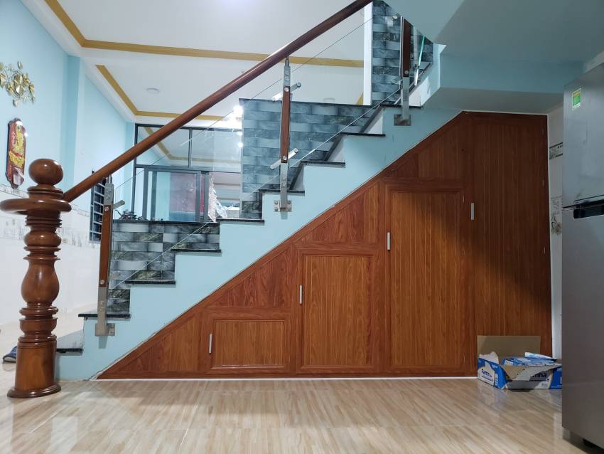 Cầu thang kính cường lực
