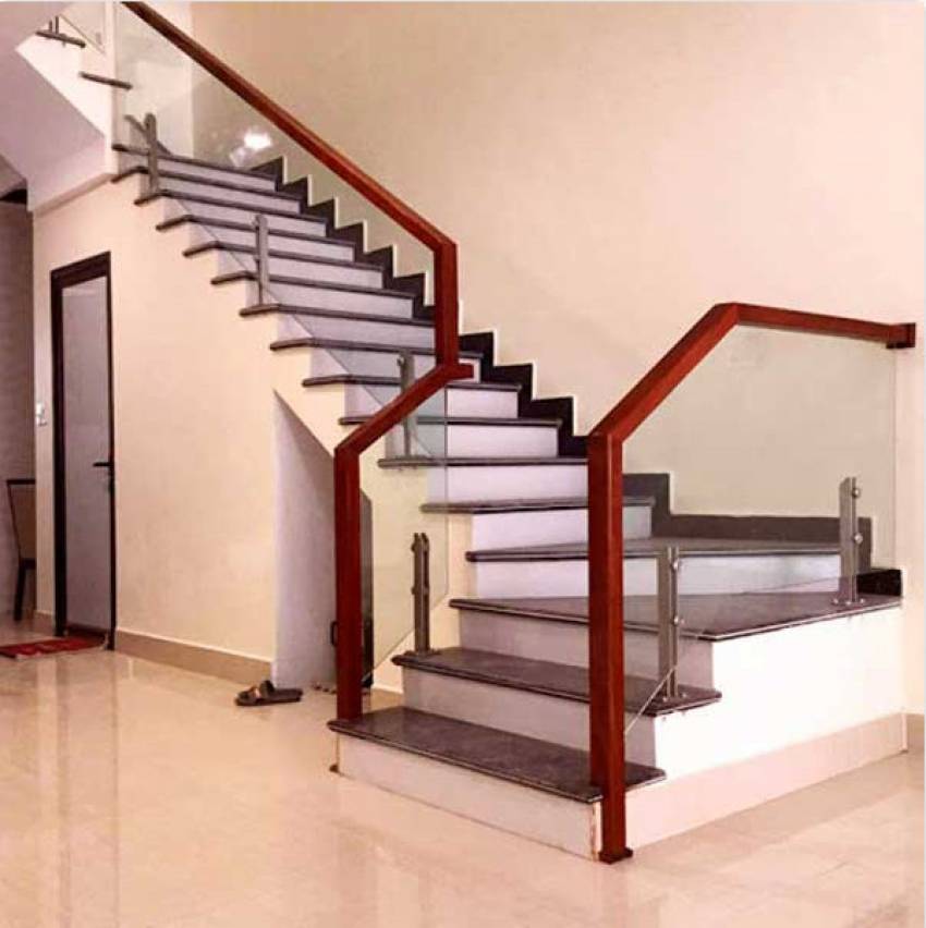 cầu thang kính cường lực có an toàn không 