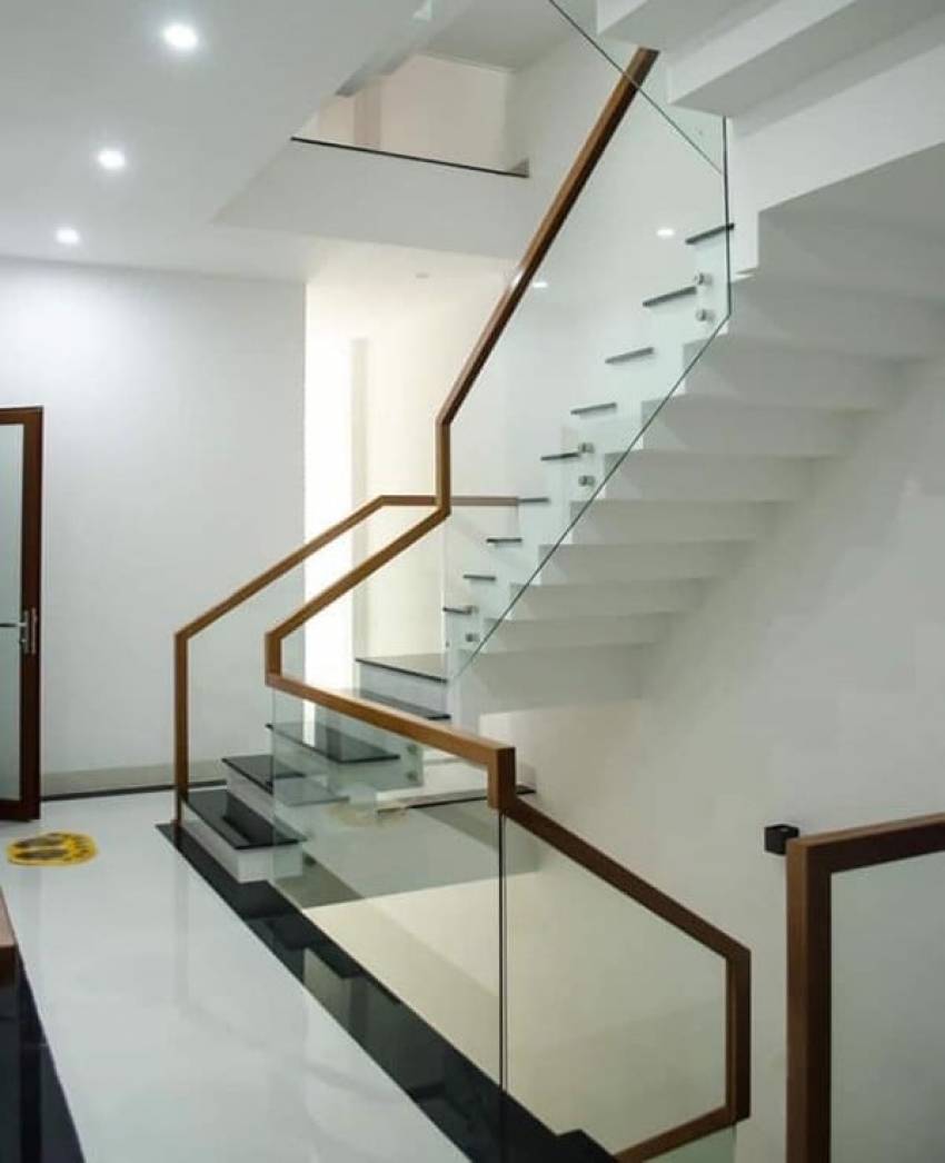 cầu thang kính cường lực có an toàn không 