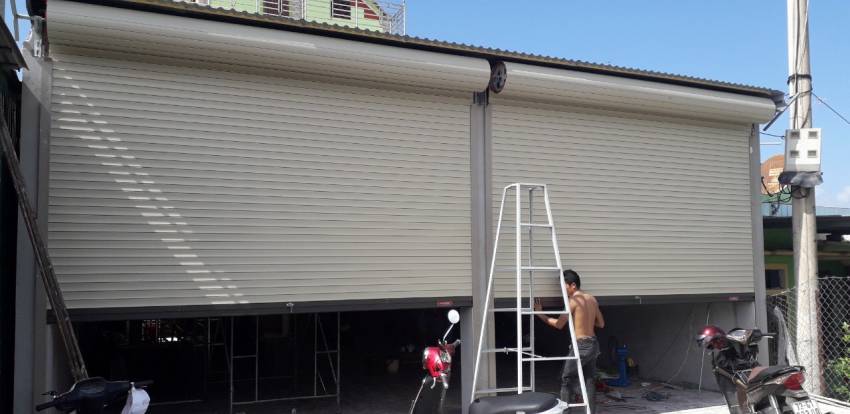 cửa cuốn kéo tay giá bao nhiêu