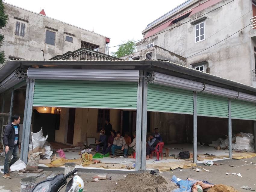 cửa cuốn kéo tay giá bao nhiêu