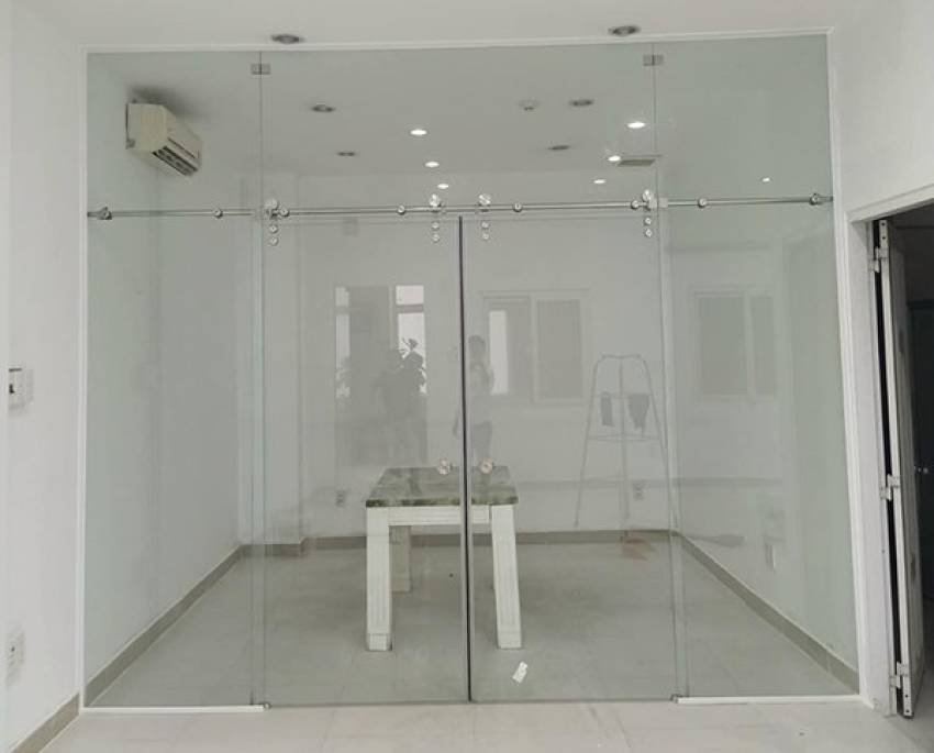 giá cửa kính cường lực