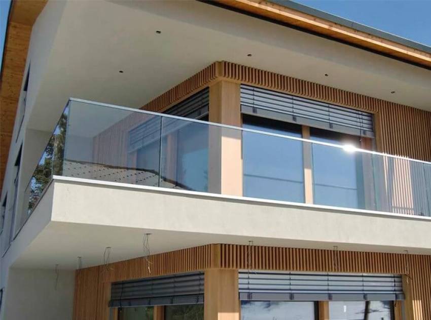 giá lan can kính cường lực