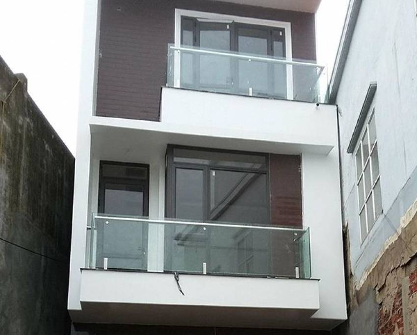 giá lan can kính cường lực