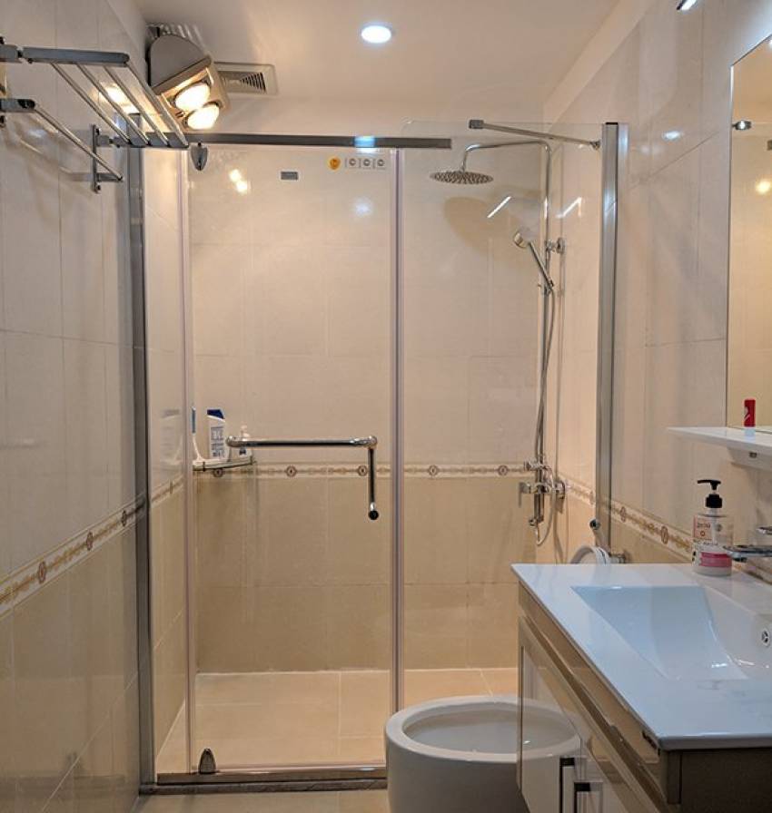 kích thước phòng tắm kính cường lực