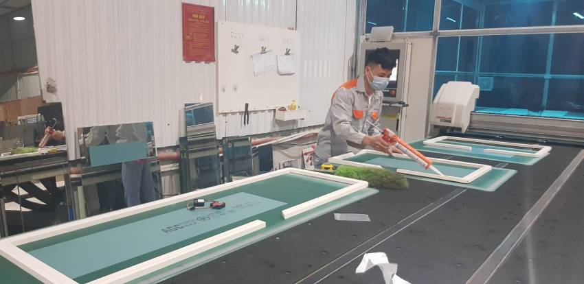 kính cường lực có cắt được không