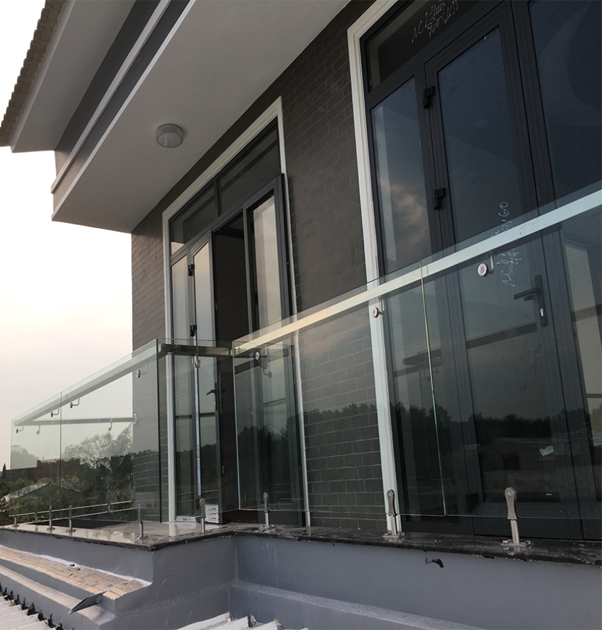 Lan can kính cường lực cách nhiệt