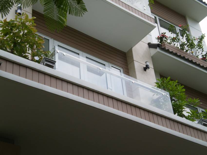 Lan can kính cường lực cao cấp