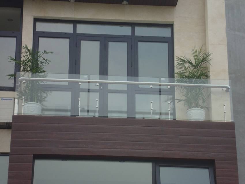 Lan can kính cường lực chịu lửa