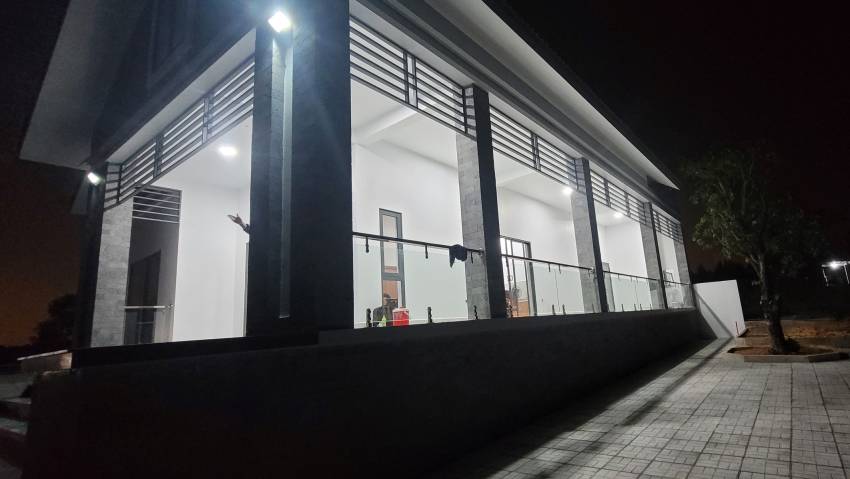 lan can kính cường lực giá rẻ