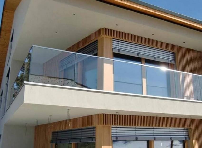 lan can kính cường lực giá rẻ