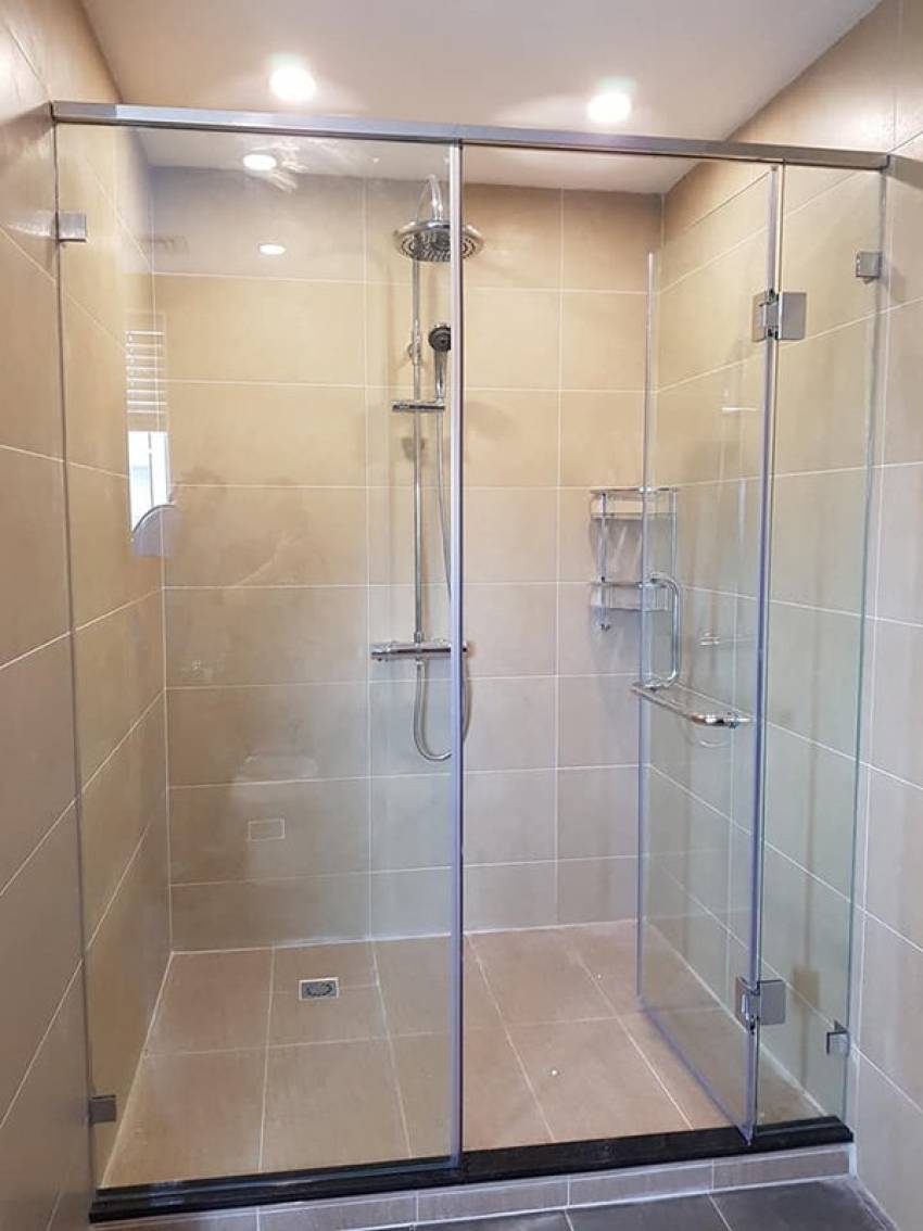 nhà tắm kính cường lực