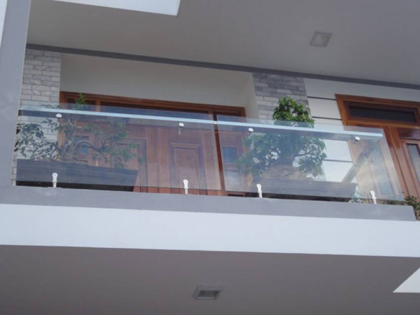 Thi công Lan can Kính Cường lực