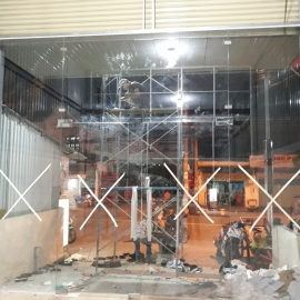 Thi công kính cường lục nhà phố Bình Dương