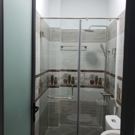 Thi công vách ngăng phòng tắm kính cường lực