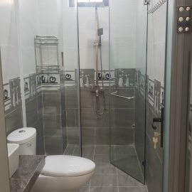 Nhà tắm kính cường lực