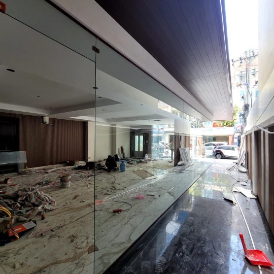 Cửa kính Cường lực văn phòng tại Bình Dương