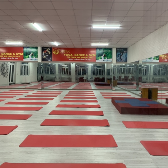 Thi công kính  phòng tập GYM