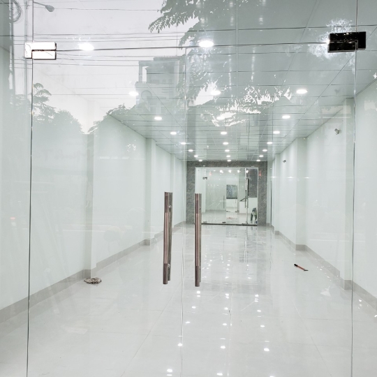 Thi công cửa kính cường lực