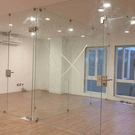 Thi công vách ngăng phòng tắm kính cường lực