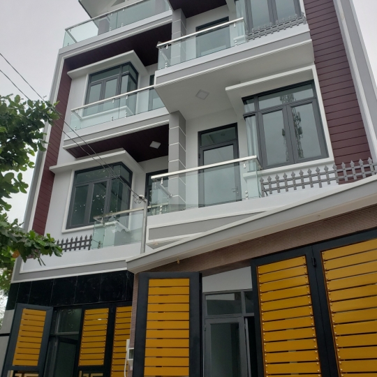 Thi Công Cửa Nhôm Lan Can Nhà Phố 