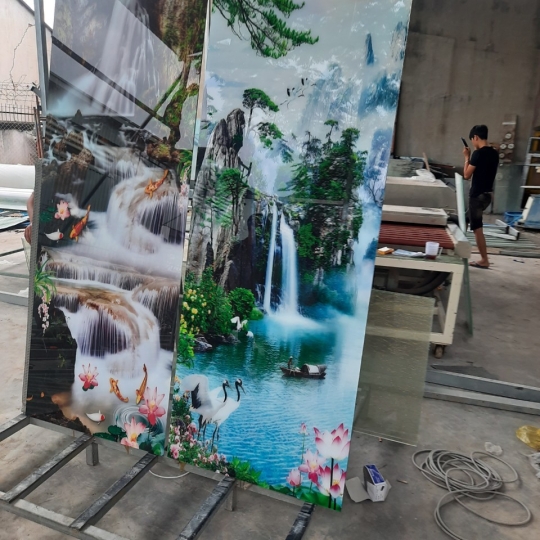 Kính màu tranh phong thủy