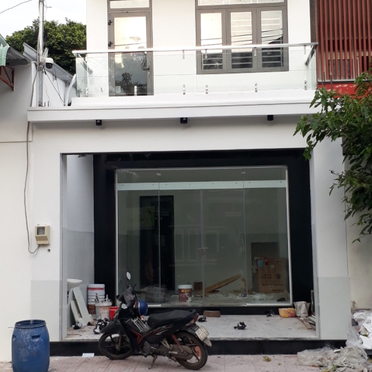 Cửa lùa kính cường lực 