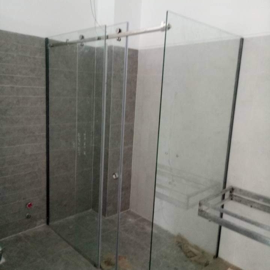 Nhà tắm kính cường lực