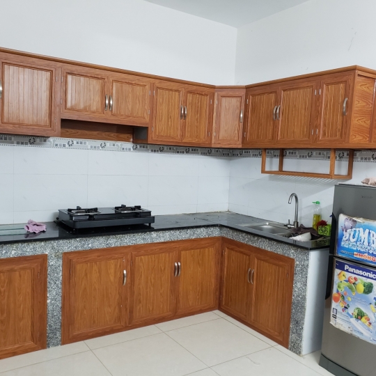 Tủ Bếp nhôm vân gỗ lá hộp