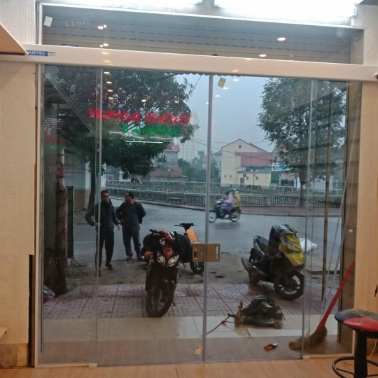Cửa kính cường lực  03
