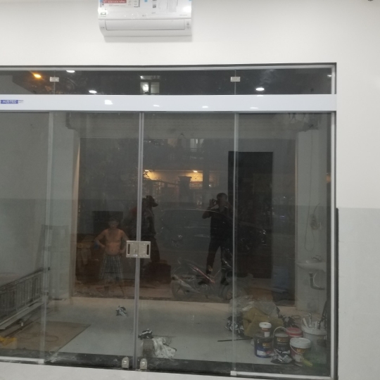 Cửa kính cường lực  03
